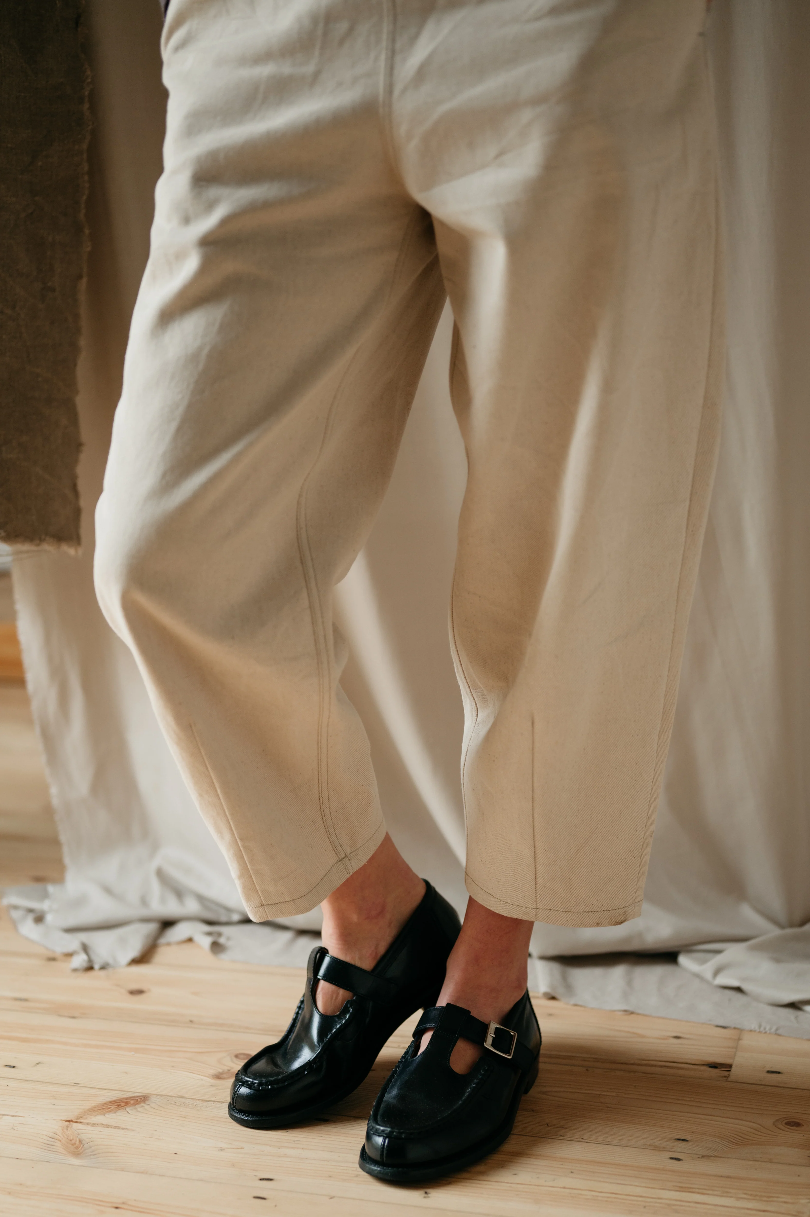 Atwin The Label - The Barrel Leg Trousers In Ecru Denim - Image 5