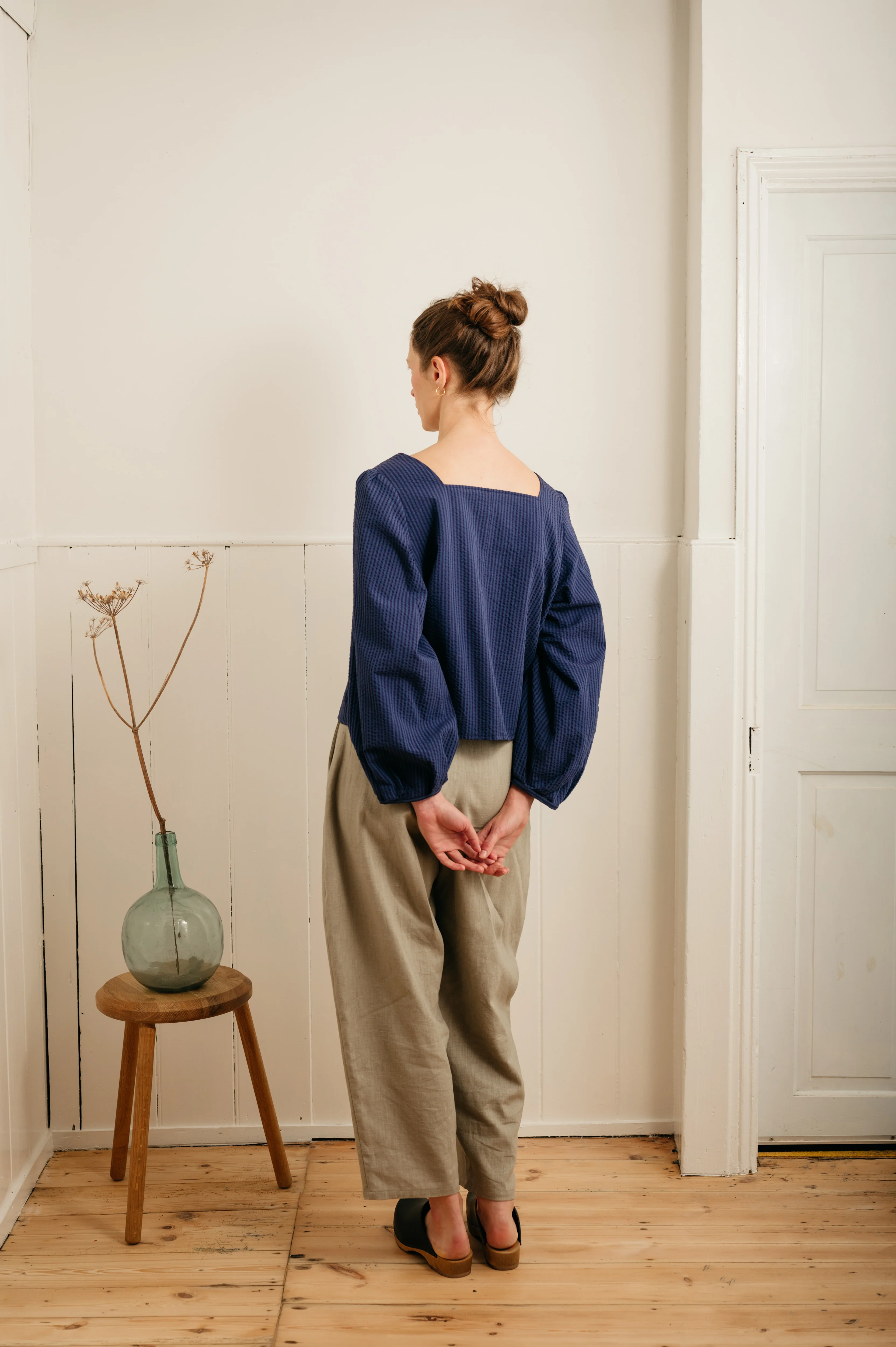 Atwin The Label - Barrel Leg Trousers In Grain Ramie Linen - Image 3