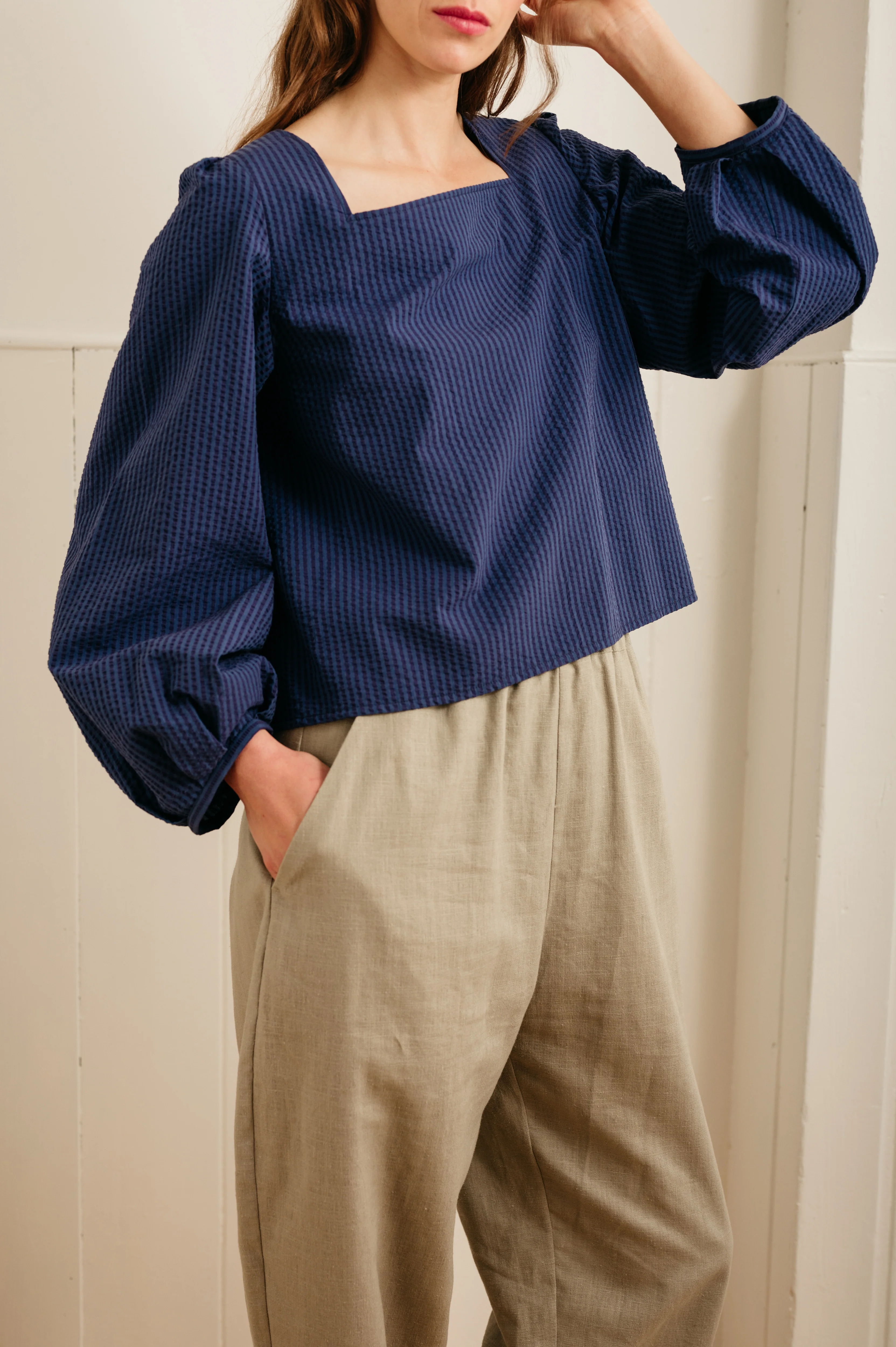 Atwin The Label - Barrel Leg Trousers In Grain Ramie Linen - Image 5