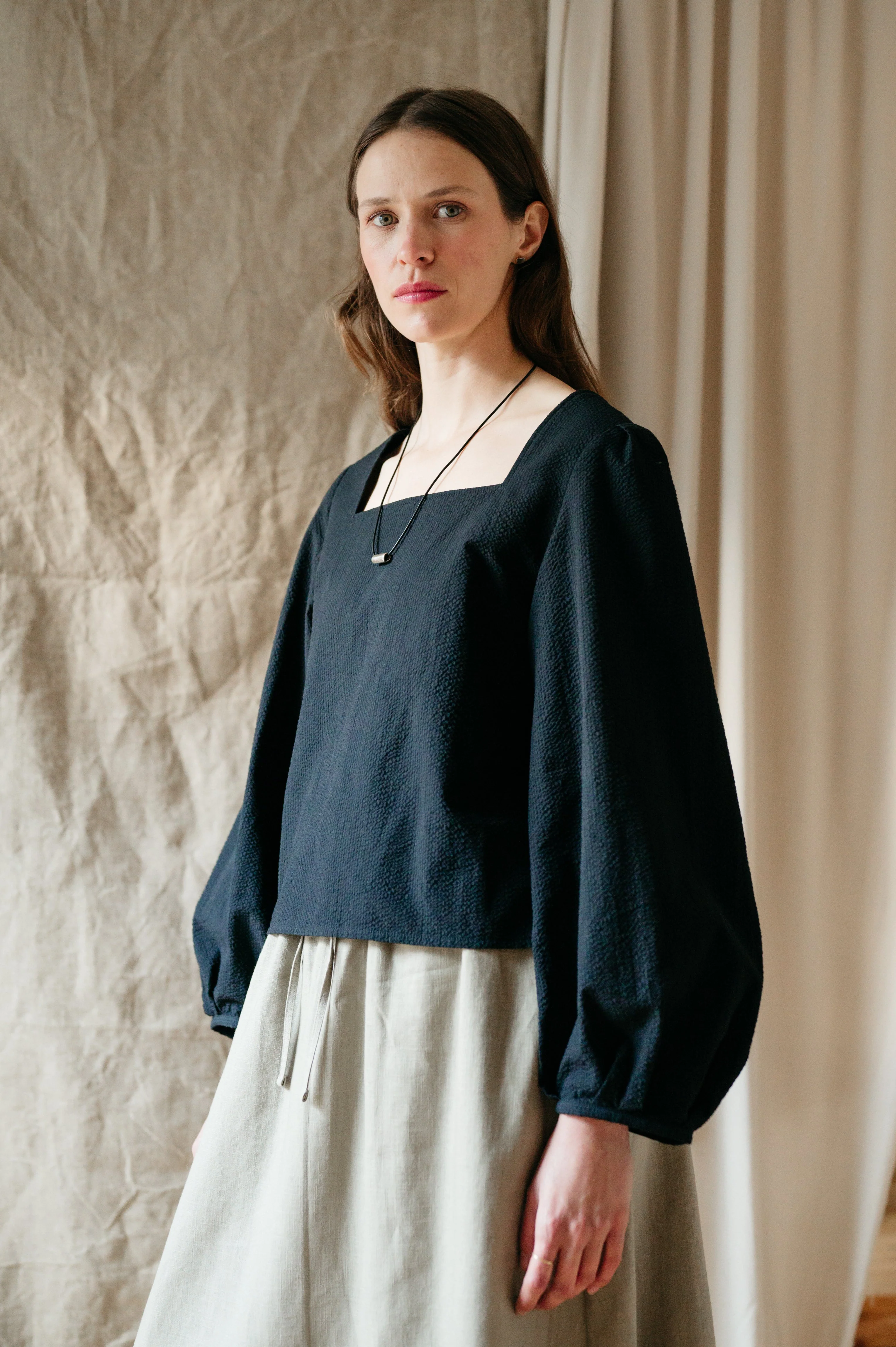 Atwin The Label - The Square Neck Blouse In Black Seersucker - Image 3