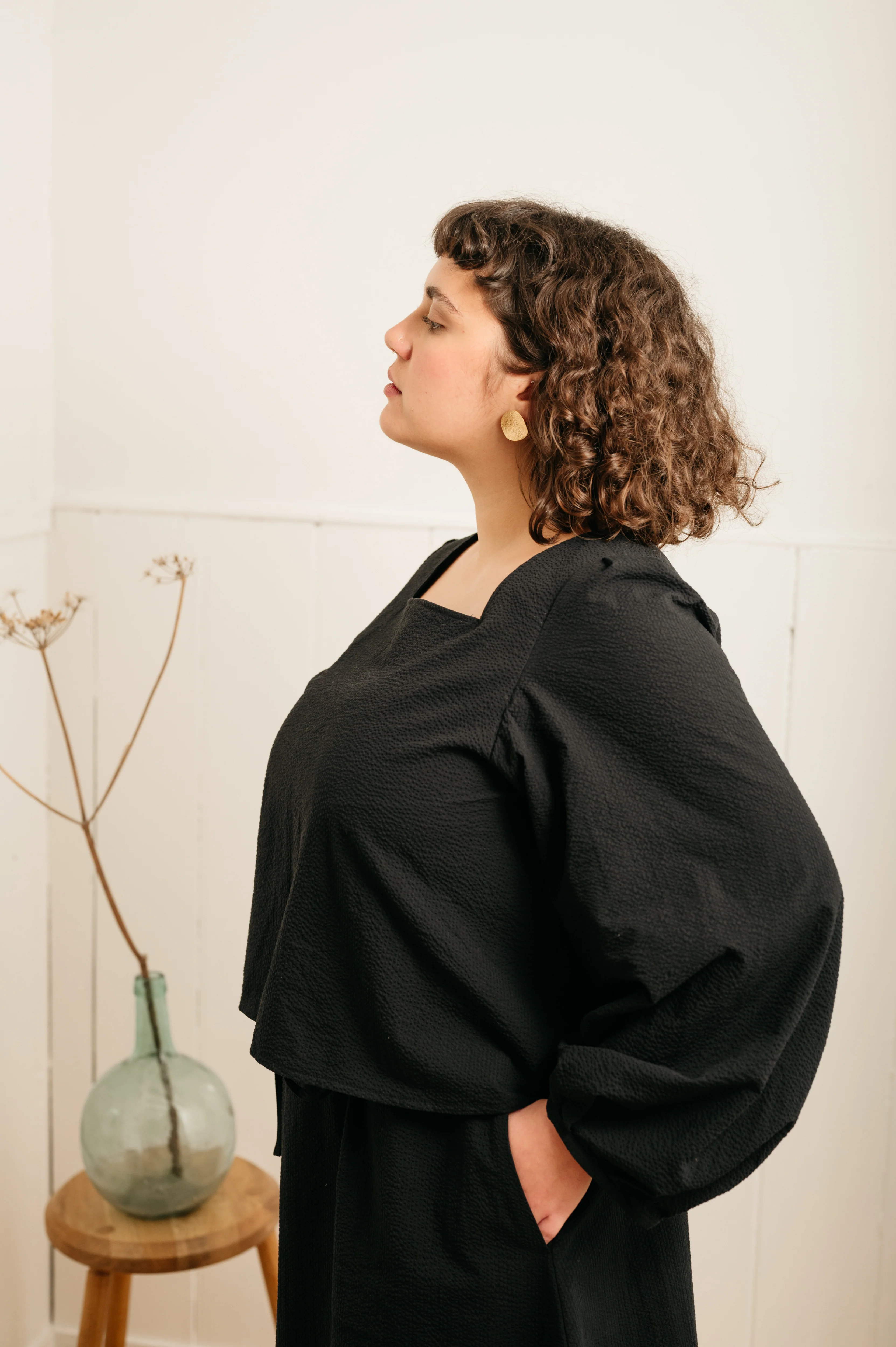 Atwin The Label - The Square Neck Blouse In Black Seersucker - Image 6