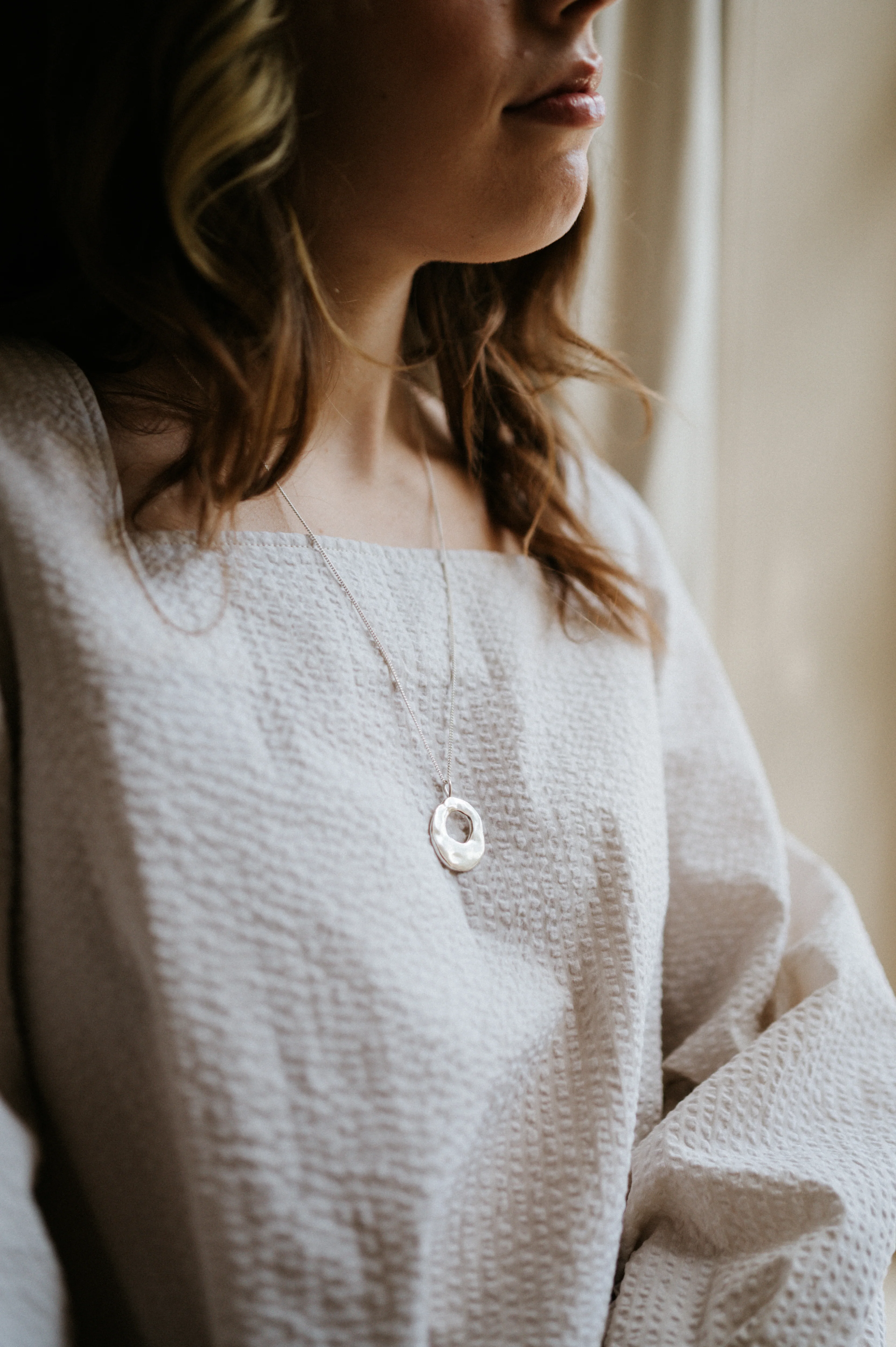 Atwin The Label - The Square Neck Blouse In Oat Seersucker - Image 3