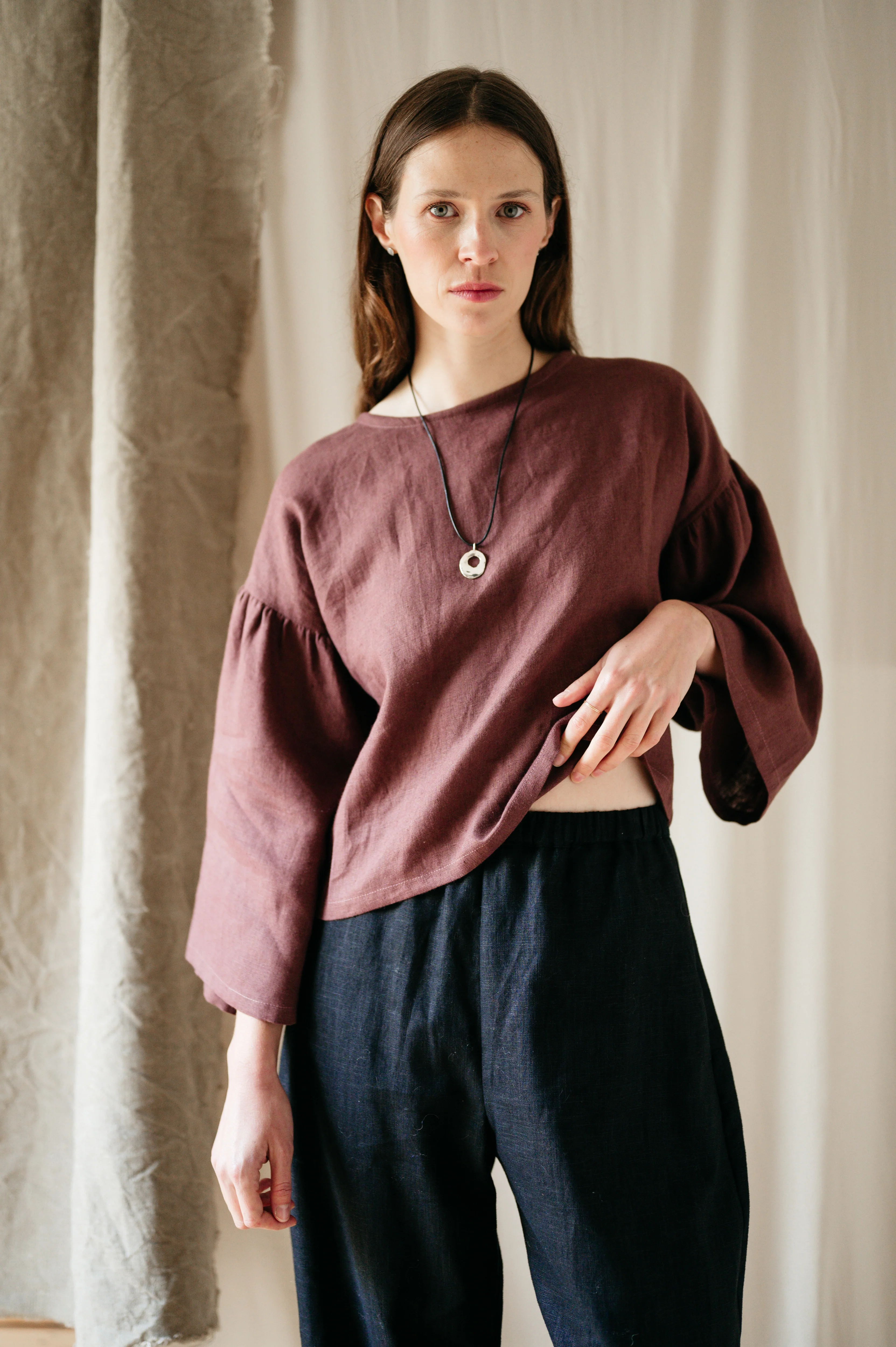 Atwin The Label - The Barrel Leg Trousers In Black Ramie Linen - Image 4