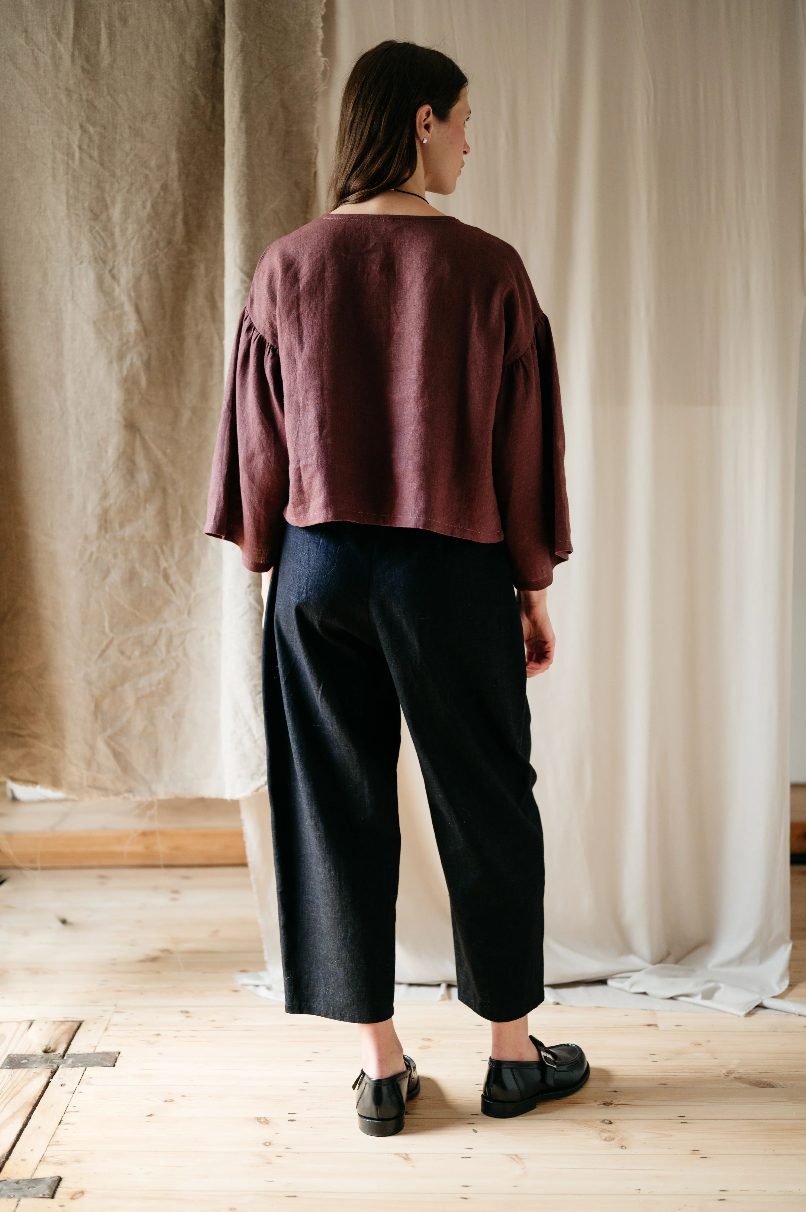 Atwin The Label - The Barrel Leg Trousers In Black Ramie Linen - Image 5
