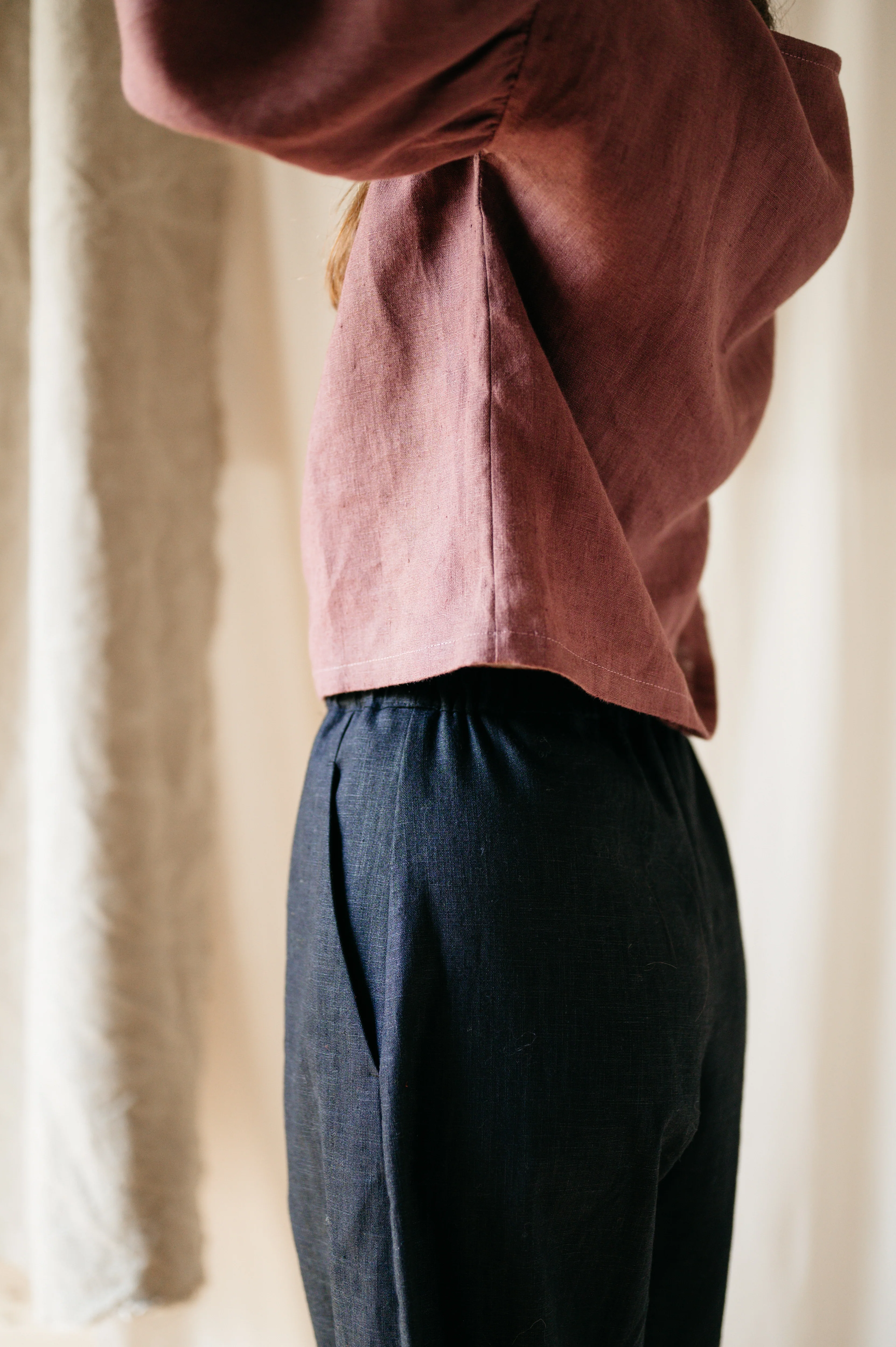 Atwin The Label - The Barrel Leg Trousers In Black Ramie Linen - Image 6