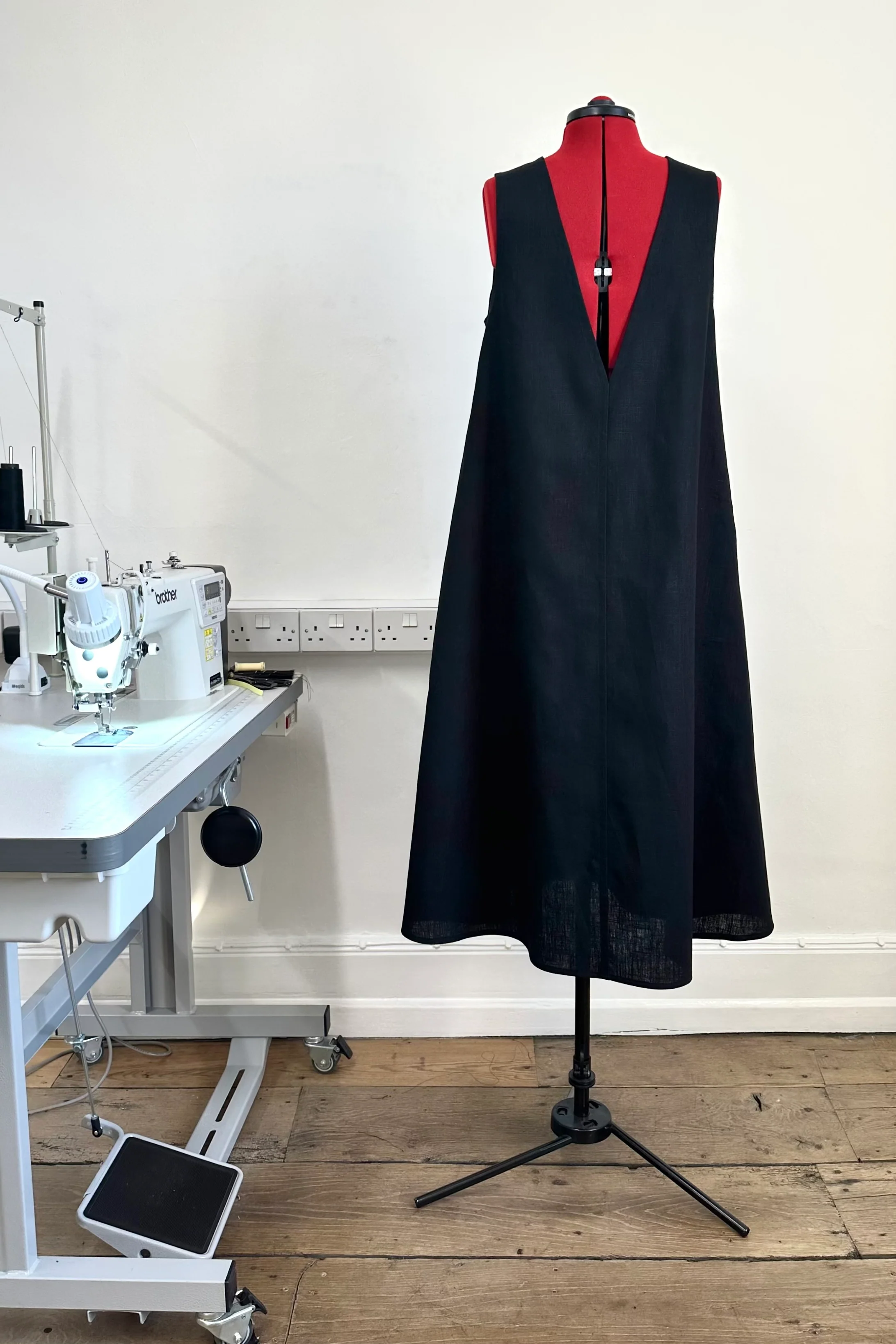 Atwin The Label - The Daily Dress In Black Ramie Linen - Image 7