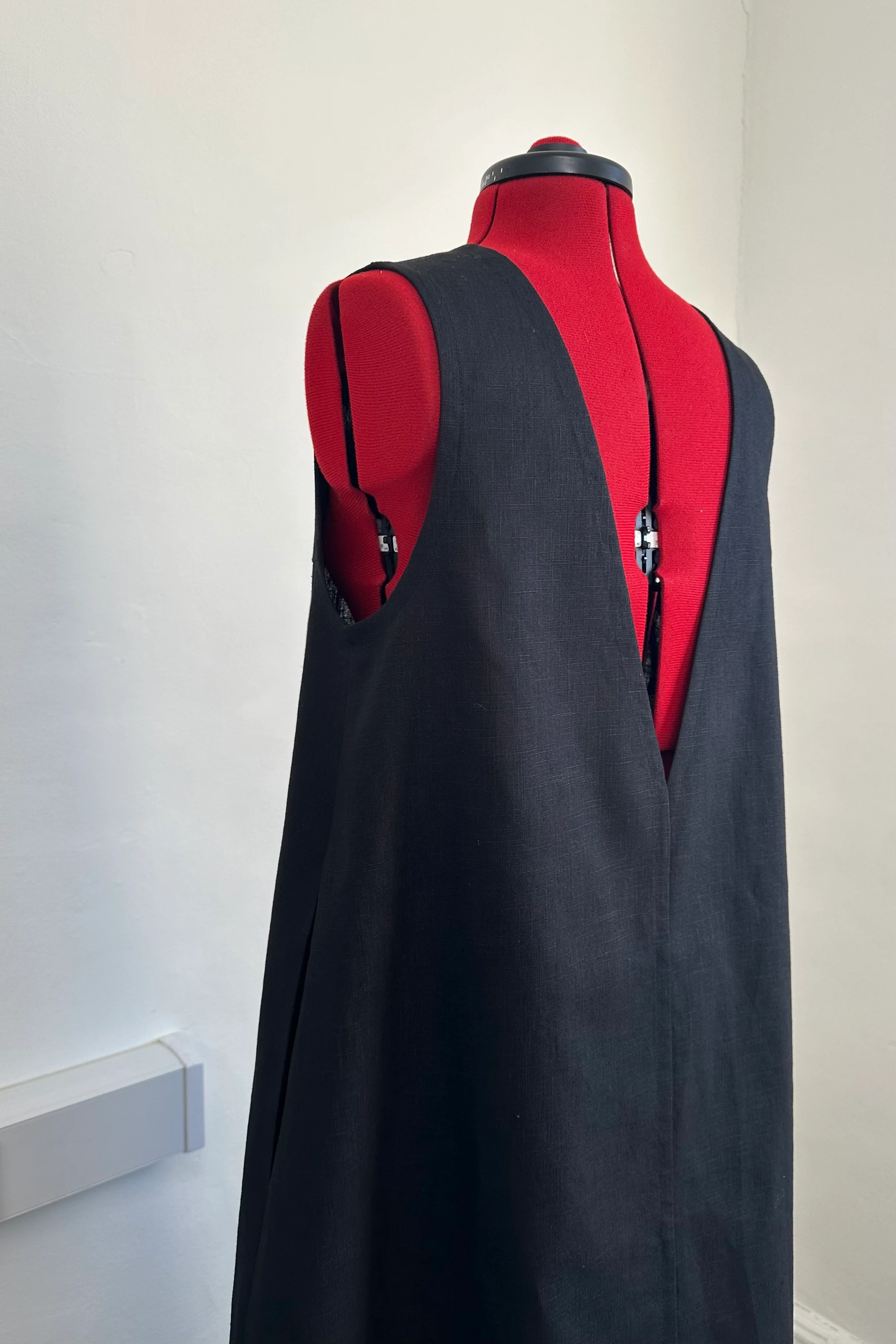 Atwin The Label - The Daily Dress In Black Ramie Linen - Image 8