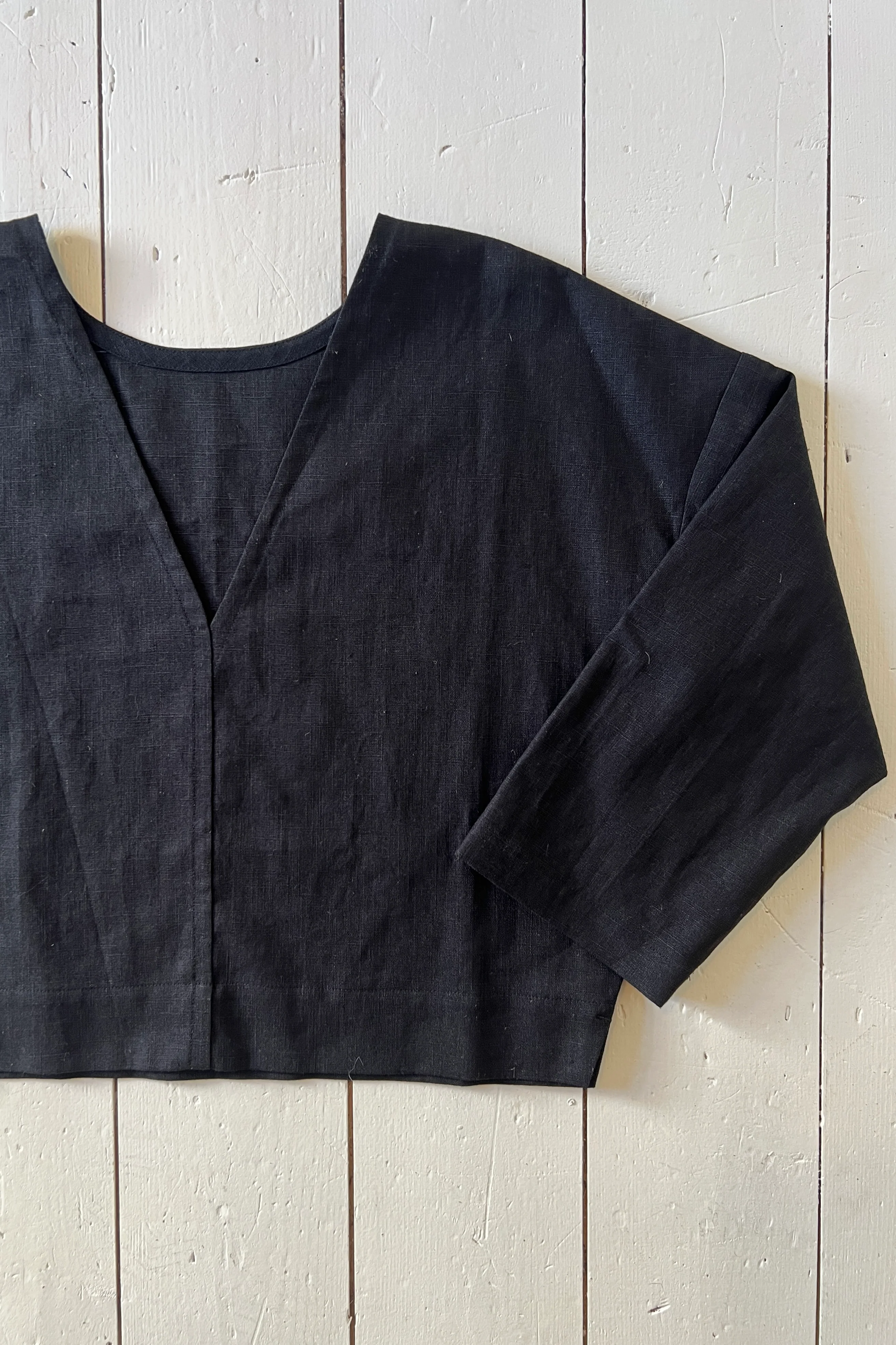 Atwin The Label - The Reversible Top In Black Ramie Linen - Image 4
