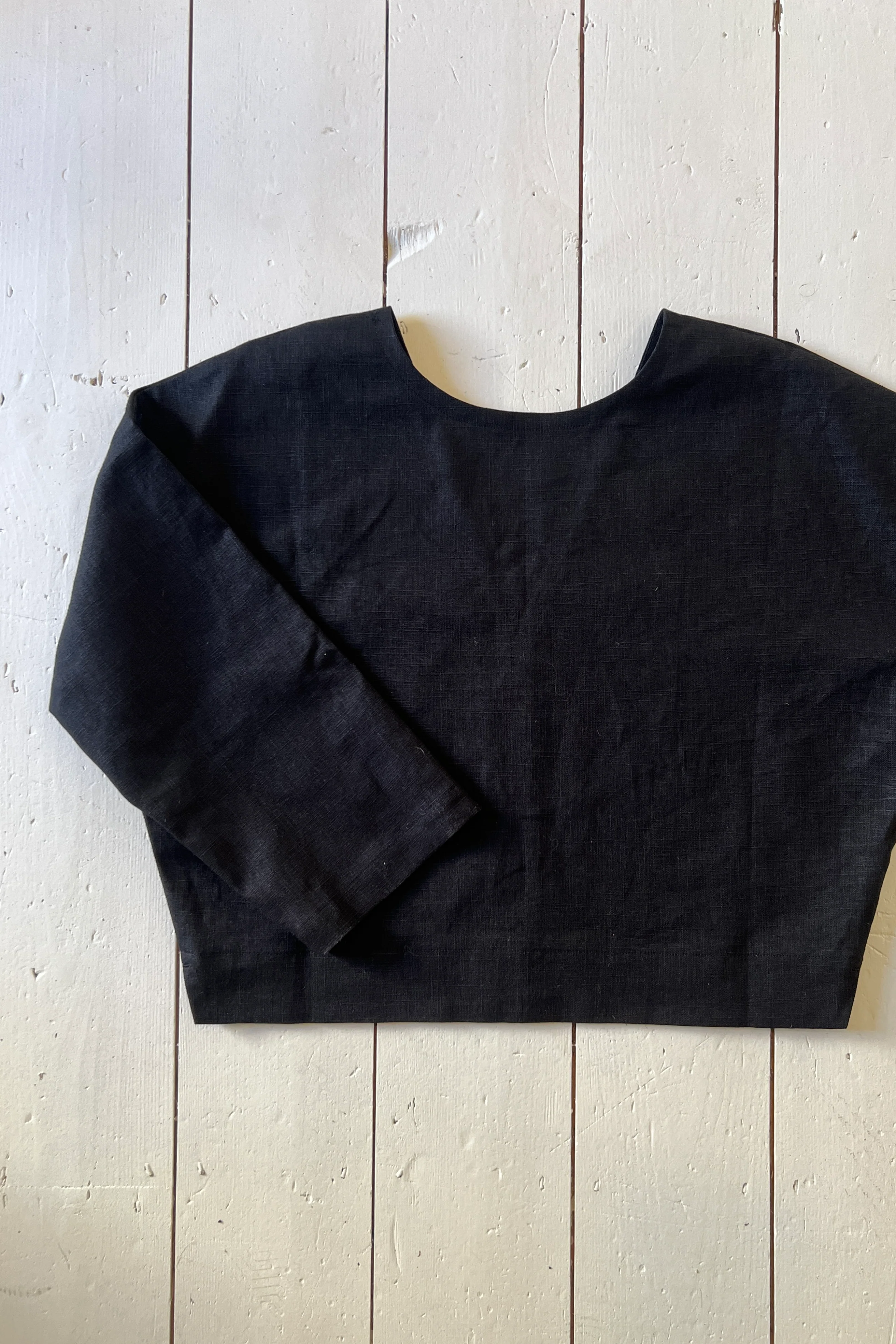 Atwin The Label - The Reversible Top In Black Ramie Linen - Image 5