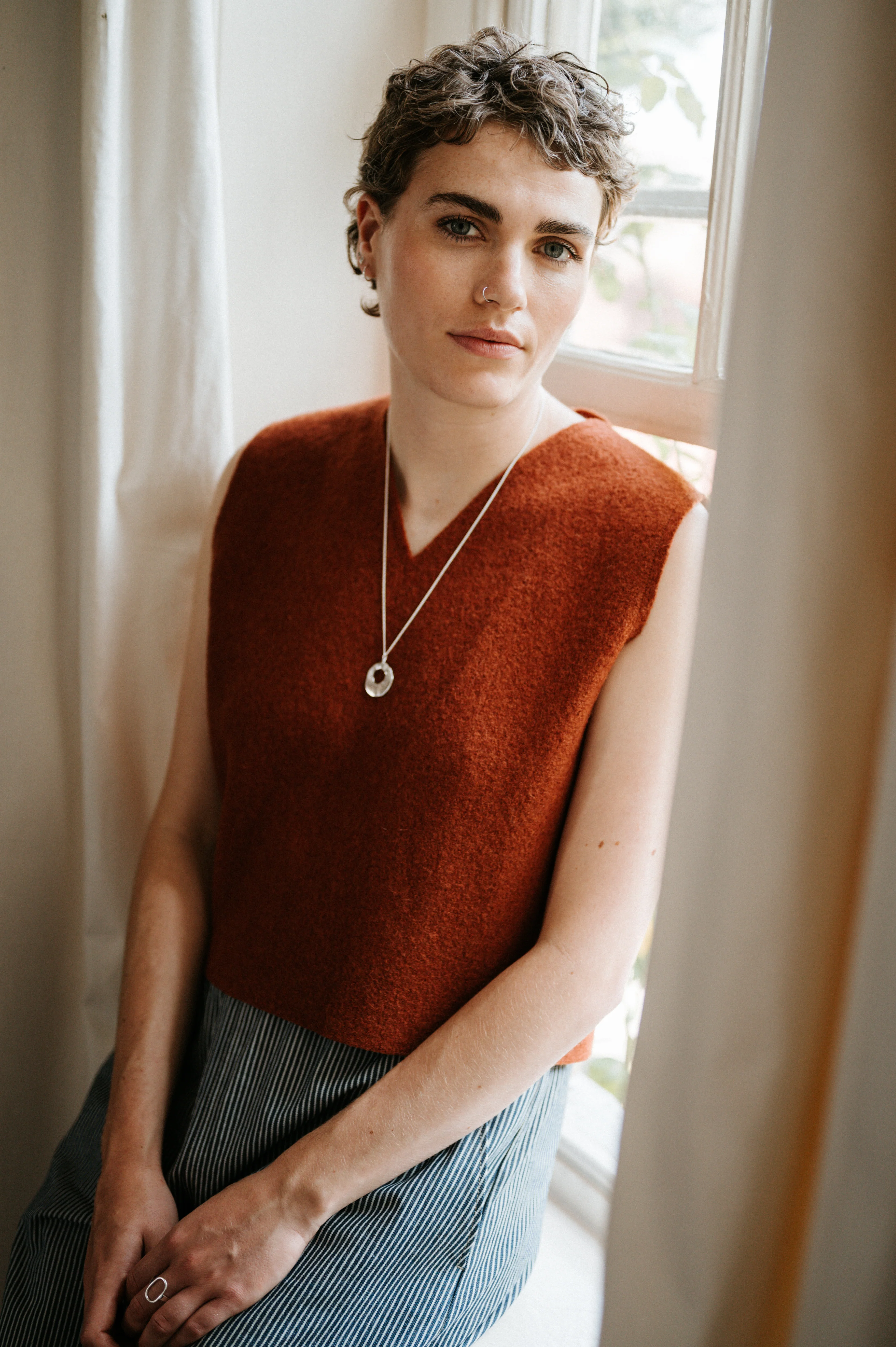 Atwin The Label - The V Neck Vest In Rust Boiled Wool - Image 5